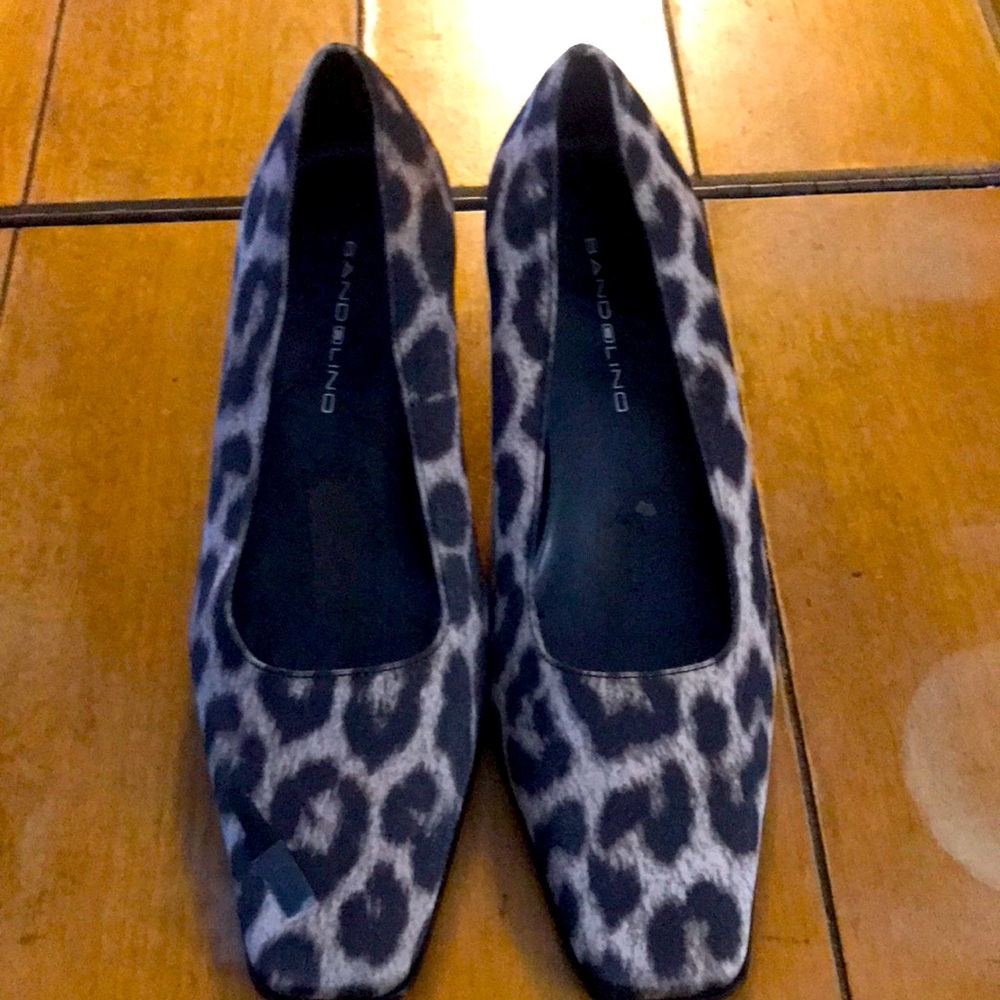 Animal print dress shoe
